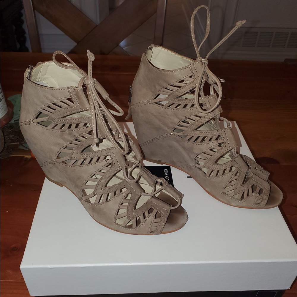 Dolce Vita Shandy platform sandal Taupe sz 7